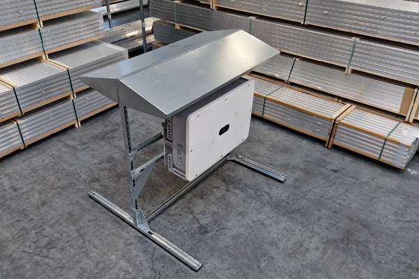 PV Inverter Shelter met omvormer erop gemonteerd