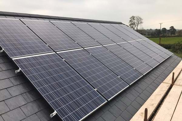 Project met het ValkPitched montagesysteem voor zonnepanelen op een leien dak