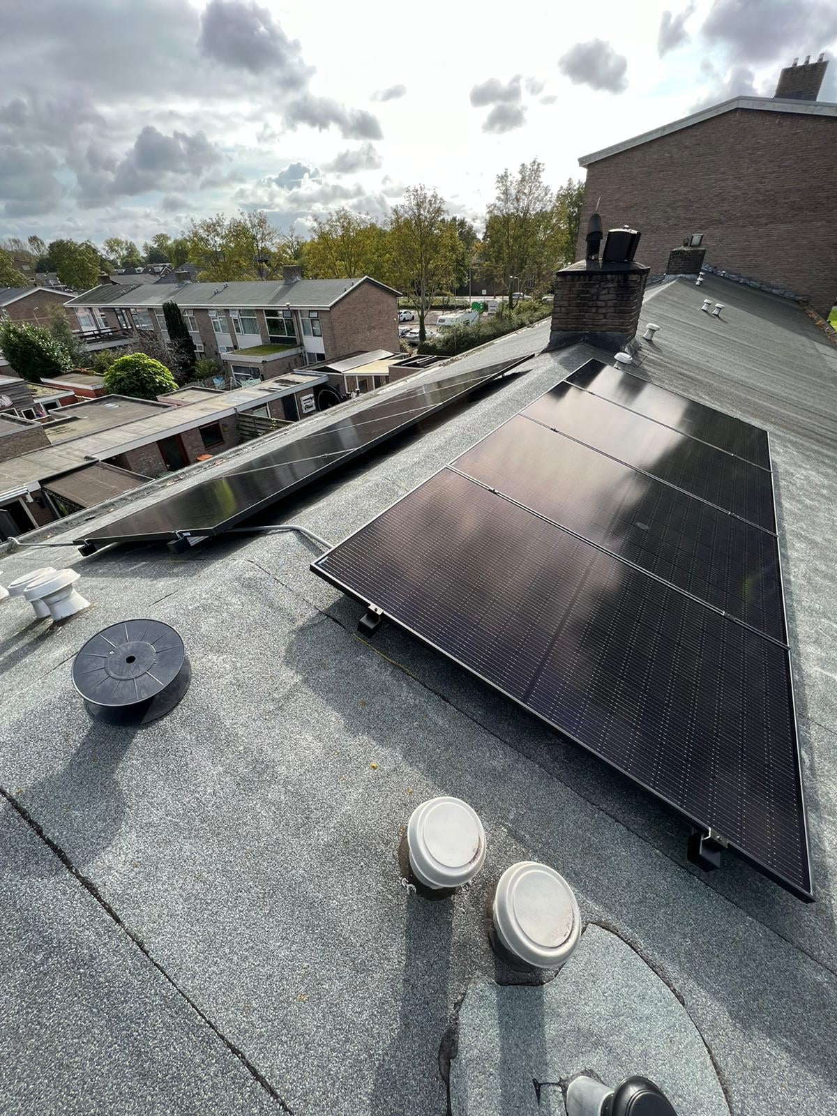 Montagesysteem voor zonnepanelen op een schuin bitumen dak - ValkPitched